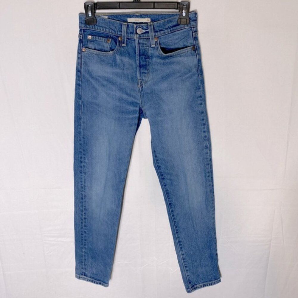 Levi’s Med Wash High Rise Wedgie Jeans 24 Normcore Contemporary Minimalist
